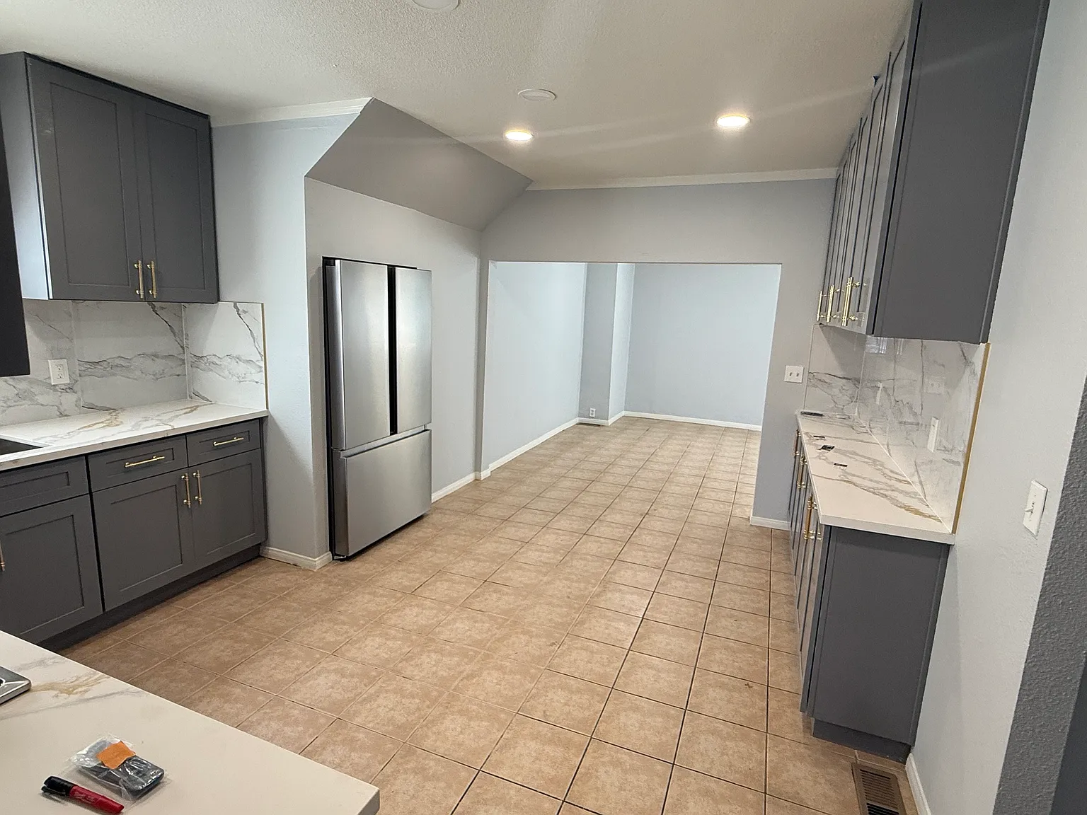 3 bed, 950 sqft, $3,200 — Photo 2
