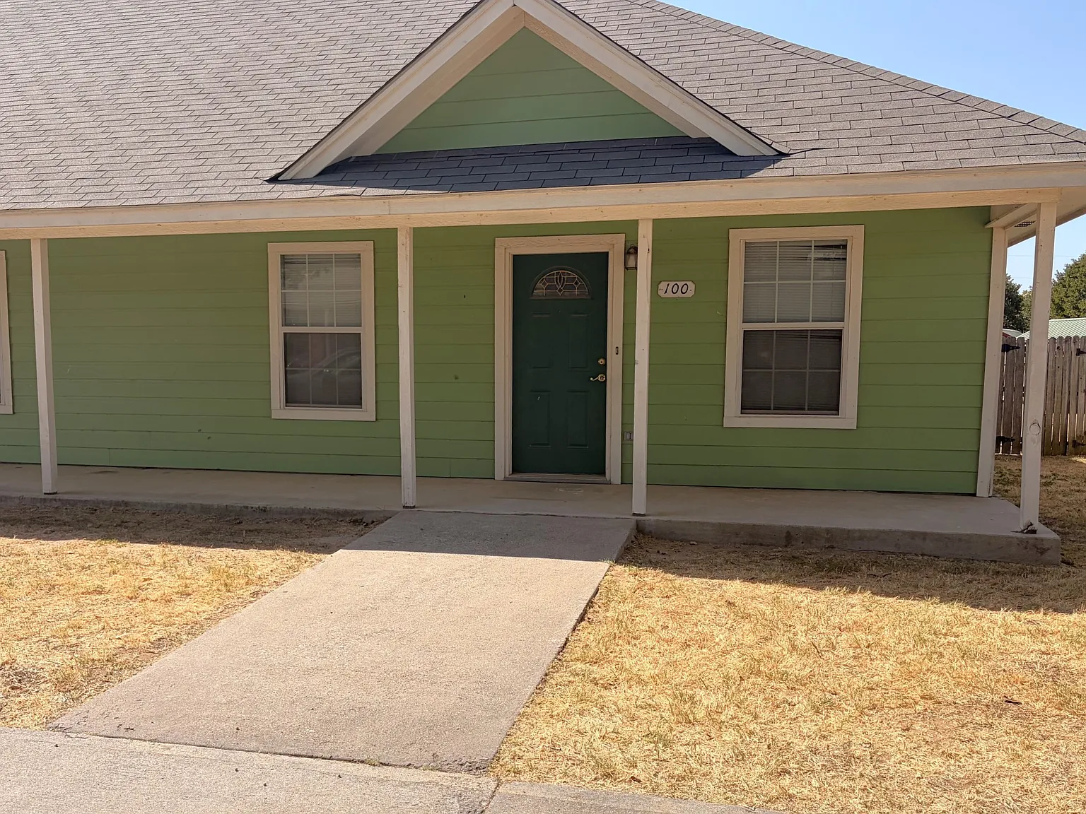 3 bed, 1076 sqft, $1,375 — Photo 2