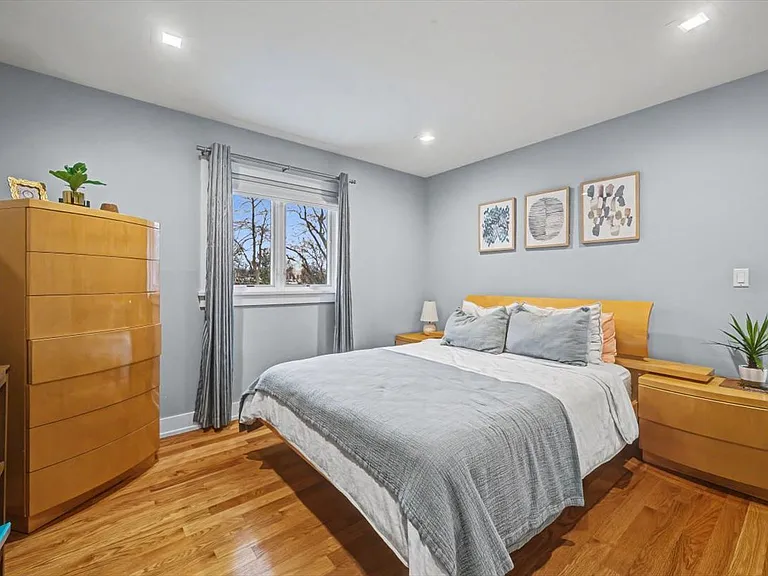 2076 Valley Lo Ln — Photo 25