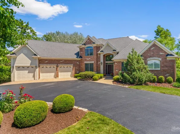 6919 Inverway Dr, Crystal Lake, IL 60014