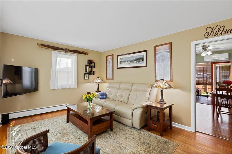 4th image of 14 Merrill Street