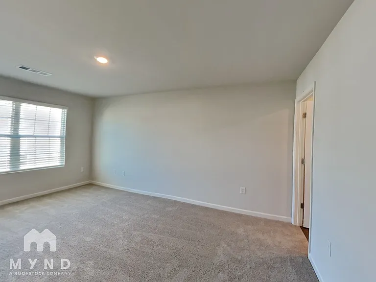 1005 N 2nd Ave NW #8 — Photo 8