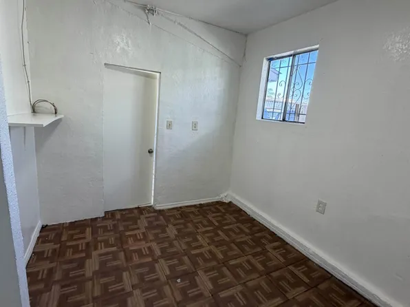 11824 1/2 Willowbrook Ave, Los Angeles, CA