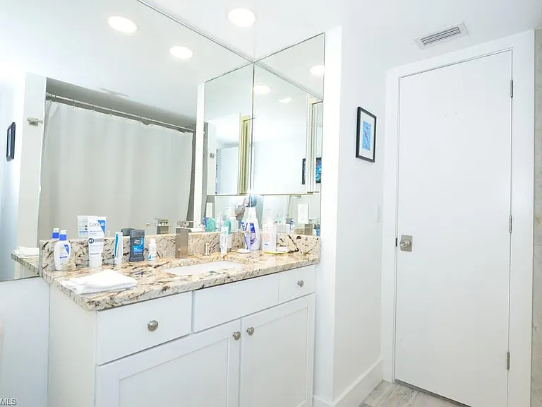 878 Meadowland Dr #B — Photo 14