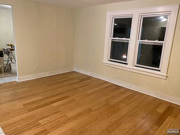 2nd image of 325 Park Ave