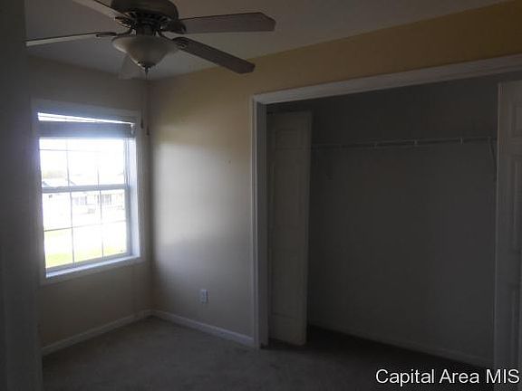 5th image of 695 Oak Brook Ln