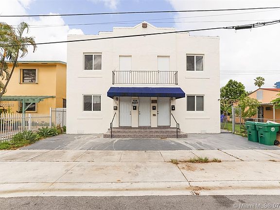 3rd image of 825 NW 18th Pl #4