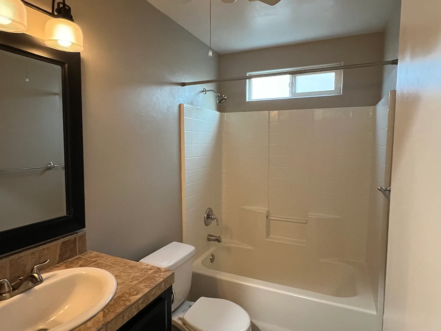 4 bed, 1348 sqft, $2,300 — Photo 4