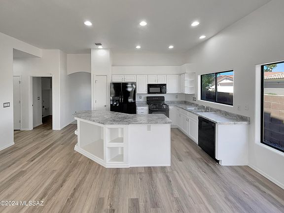 3rd image of 2324 N Avenida Del Petalo