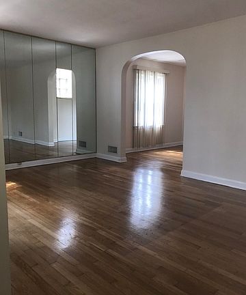 4th image of 7758 S Hoyne Ave