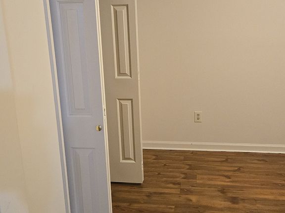 3rd image of 131 Lancelot Ct #18