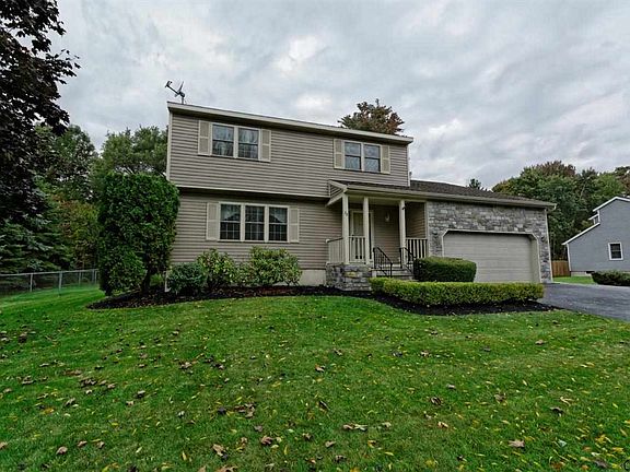 2nd image of 28 Campagna Dr