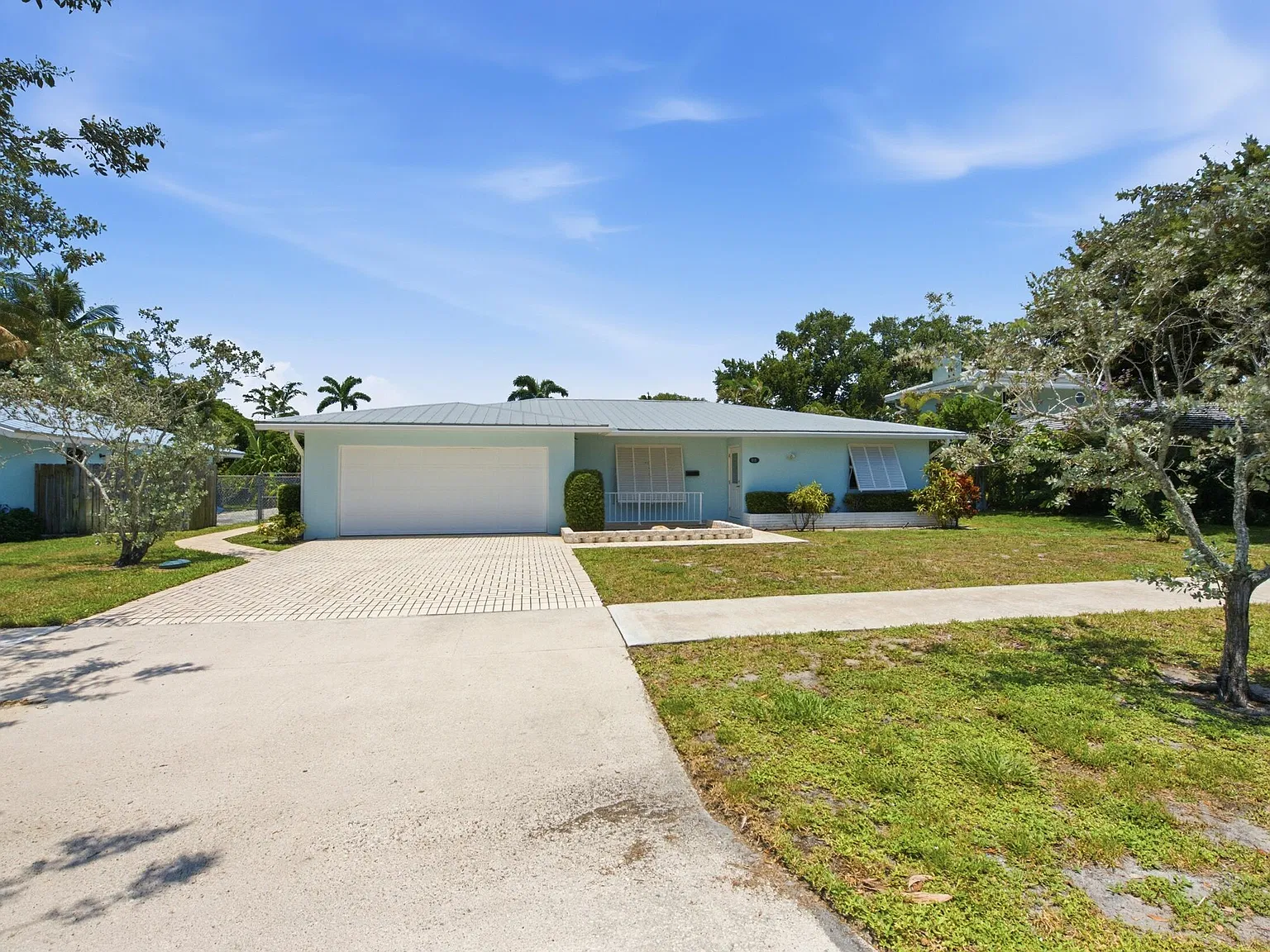 3 bed, 2.0 bath, 1733 sqft, $4,350 — Photo 2