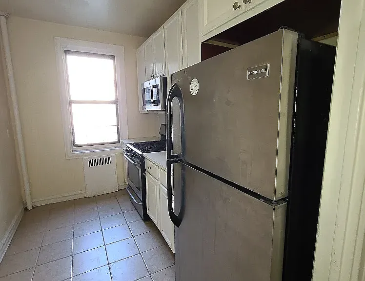 250 Crown St #8 — Photo 2