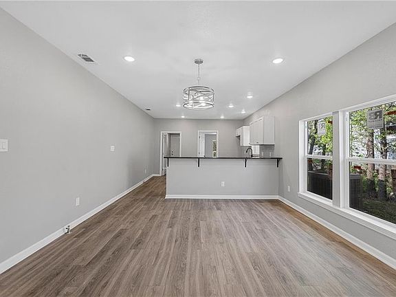 5th image of 2605 Summer Ave