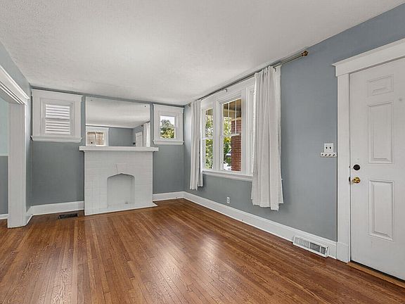2nd image of 125 Mayo Ave