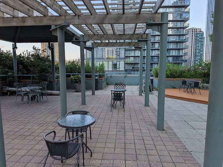 92 King St E #805 — Photo 25
