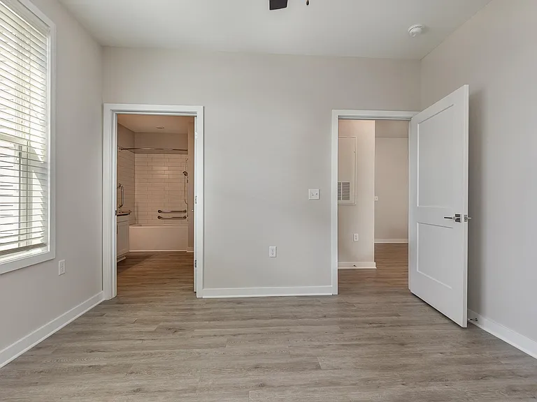 Middle Sound West Apartments — Photo 107