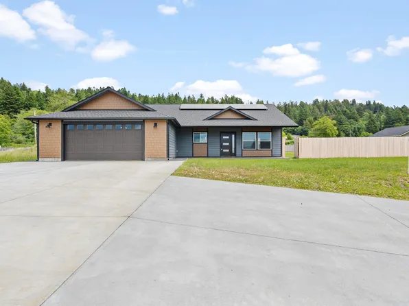 260 Longiflorum Ln, Smith River, CA 95567