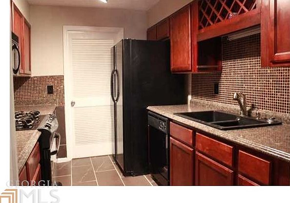 1st image of 202 Bridge Ln SE #202