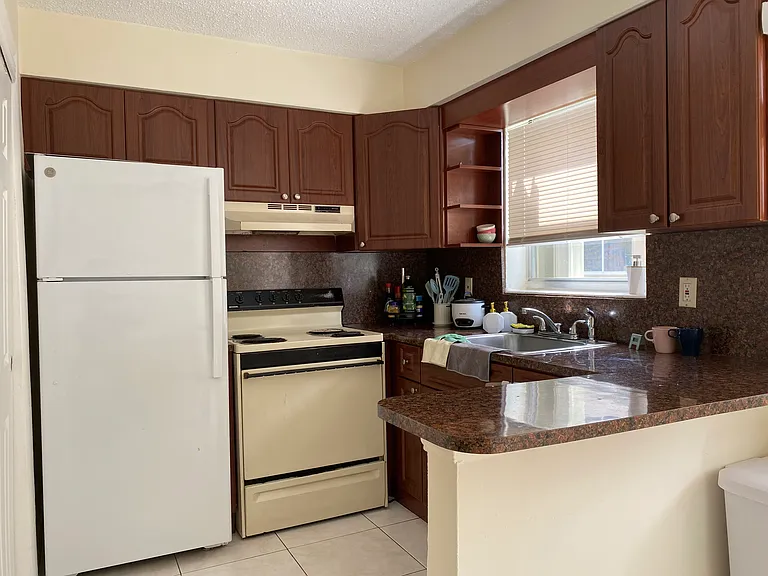 5720 SW 90th Ave #1 — Photo 7