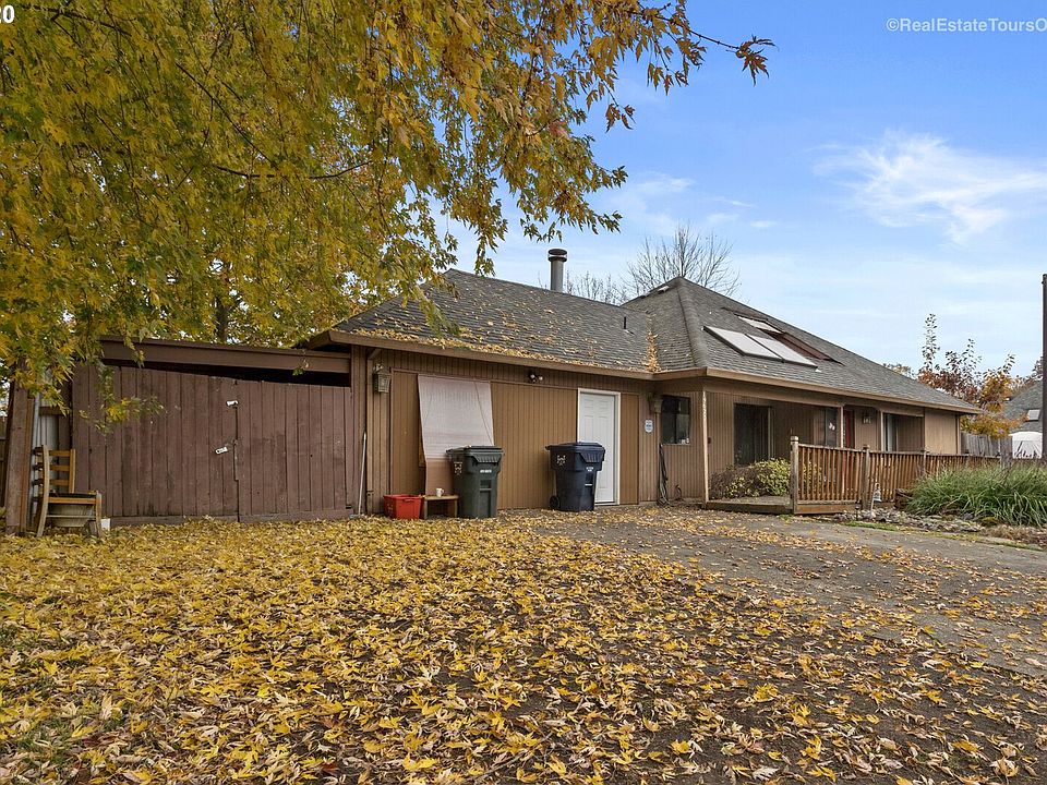 2nd image of 19623 SW Red Oak Ln