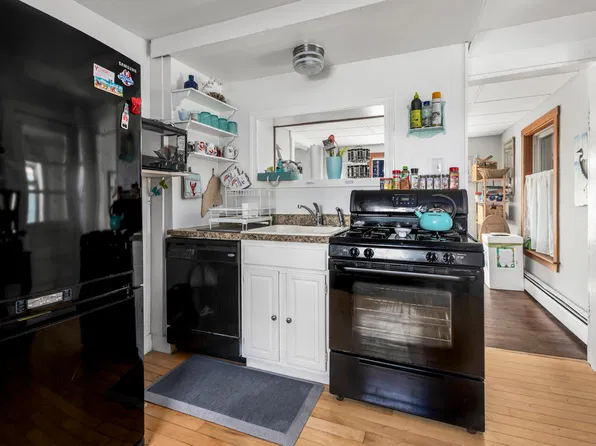 35 Highland Ave, Old Orchard Beach, ME 04064
