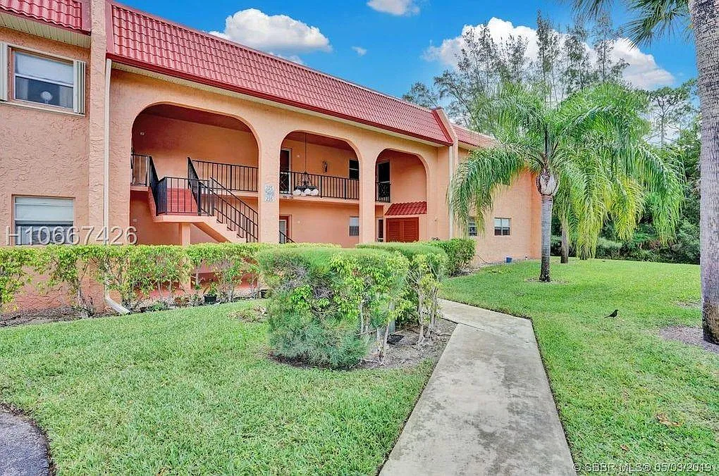 2 bed, 2.0 bath, 812 sqft, $1,650 — Photo 1