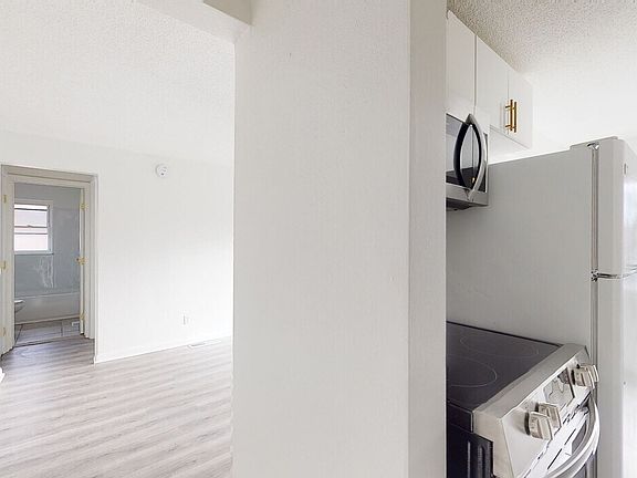 3rd image of 310 Superior Ave APT F