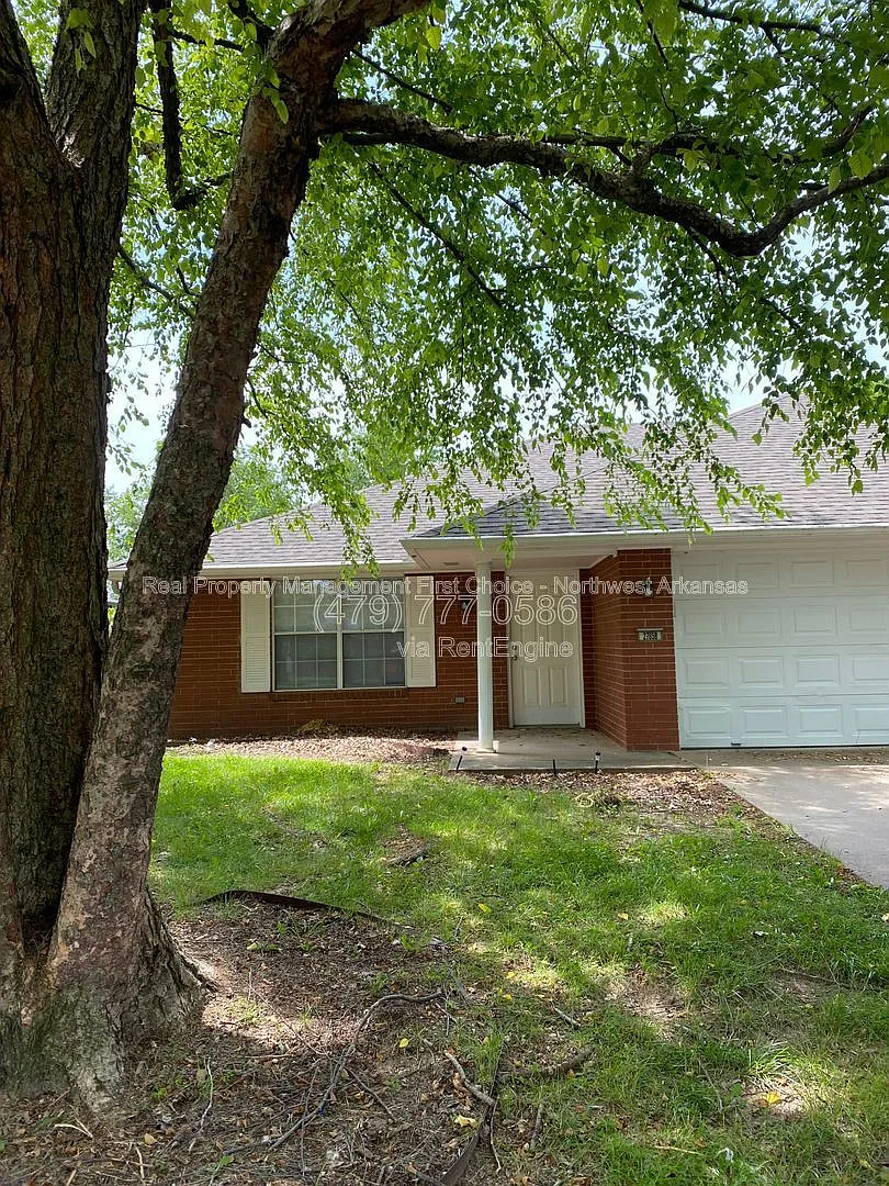 2 bed, 2.0 bath, 1056 sqft, $1,200 — Photo 2