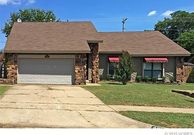 1st image of 4919 S Spruce Dr