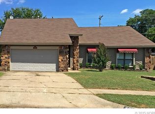 4919 S Spruce Dr, Sand Springs, OK 74063