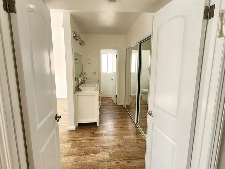 18307 Burbank Blvd — Photo 3