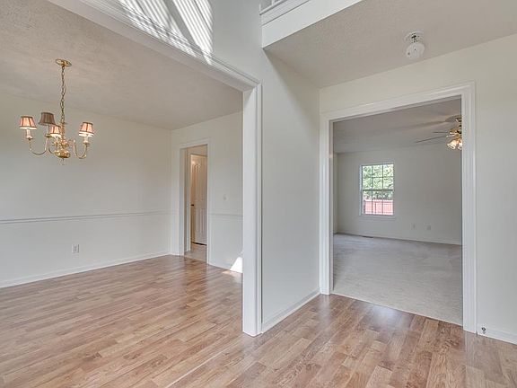 3rd image of 3311 Meadowhill Dr