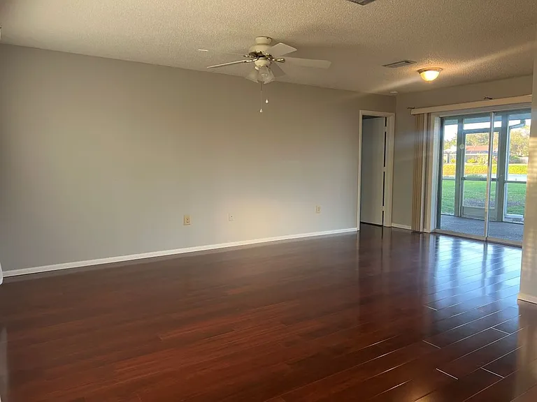 1240 Lucaya Ave — Photo 8