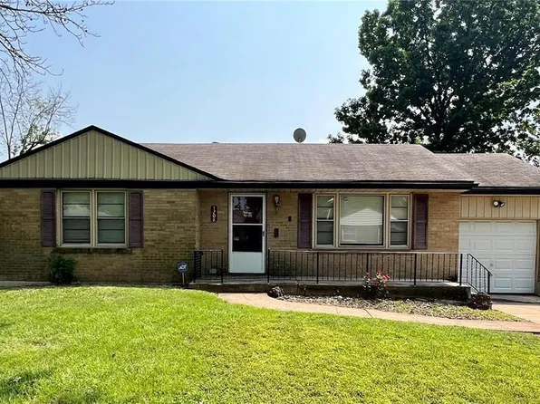 1208 Longridge Dr, Saint Louis, MO 63137