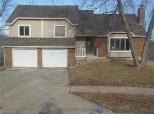 8332 N Flora Ave, Kansas City, MO 64118