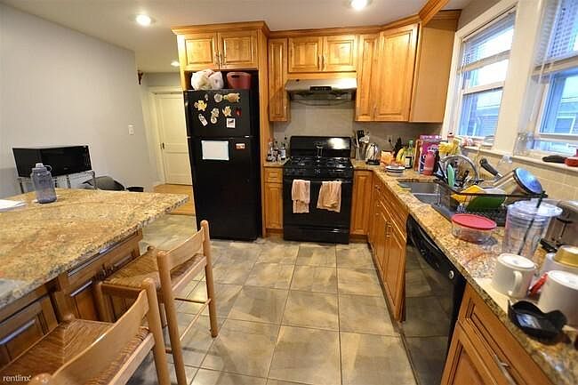 1st image of 25 Woodstock Ave #9eb550db0
