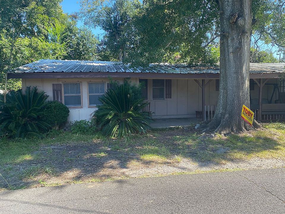 300 LYDIA LN 100’x100’ LOT