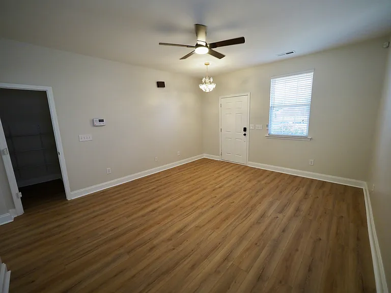 27 Border Ave — Photo 6