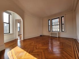 166 W 72nd St