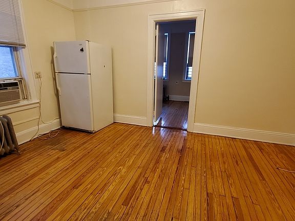 3rd image of 3142 34th St #1A