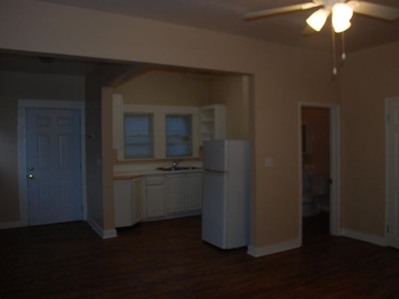 3rd image of 2284 1/2 Irving Ave