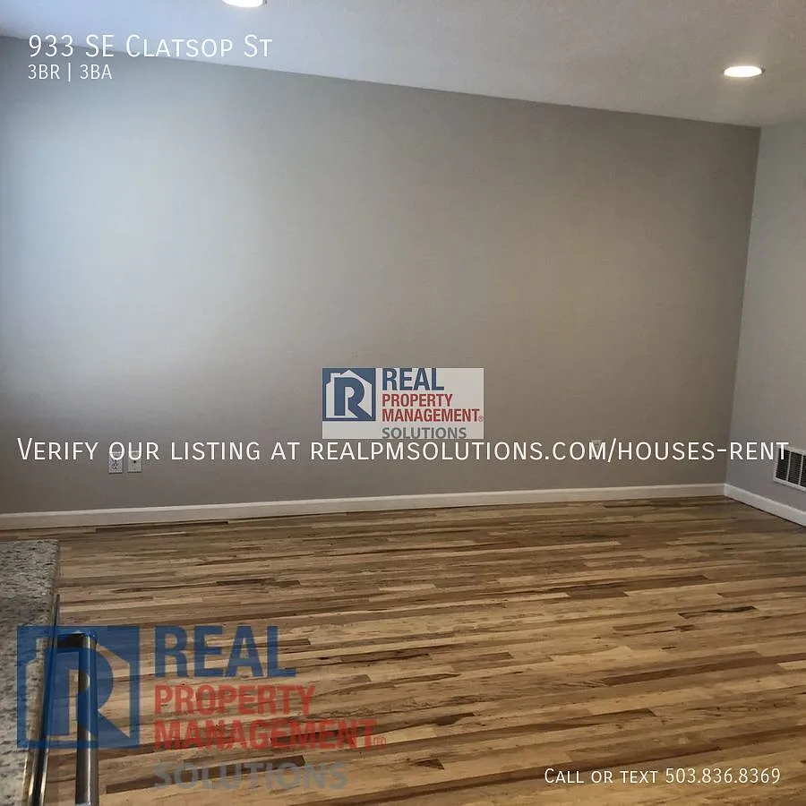 Updated and Charming Townhome Available in Sellwood — Photo 3