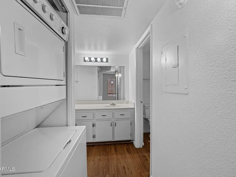 2625 E Indian School Rd — Photo 16