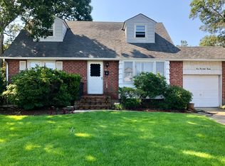 112 N Richmond Ave, Massapequa, NY 11758