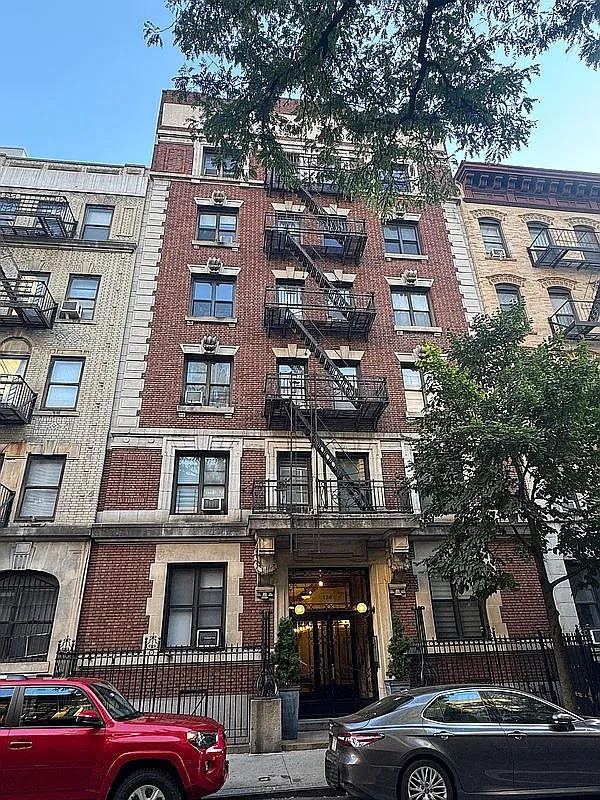 139 E 30th St APT 3D photo 1