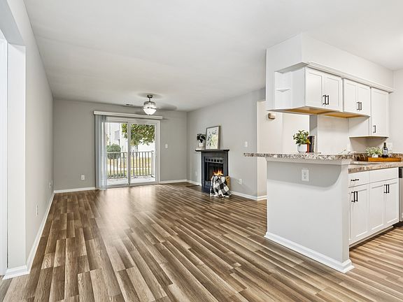 2nd image of 535 Pineland Cir APT 102