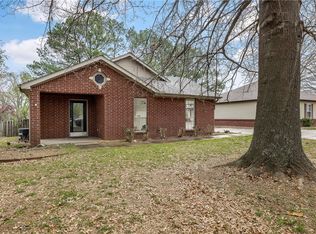 1382 N Tradition Ave, Fayetteville, AR 72704