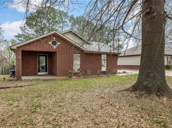 1382 N Tradition Ave, Fayetteville, AR 72704